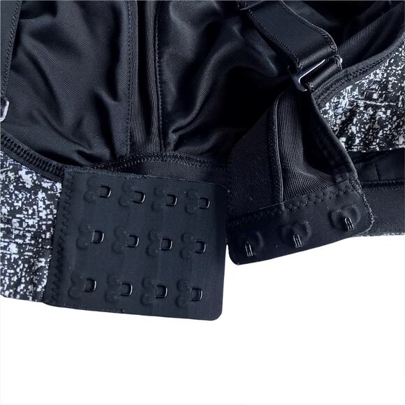 Lululemon Ta Ta Tamer III Rio Mist White Black Size 36 Sports Bra Multiway - Picture 10 of 16